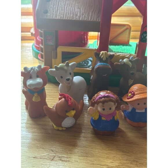 Fisher Price Little People Farm Set W/ Animals & Figures 2015 Playset - Picture 4 of 11